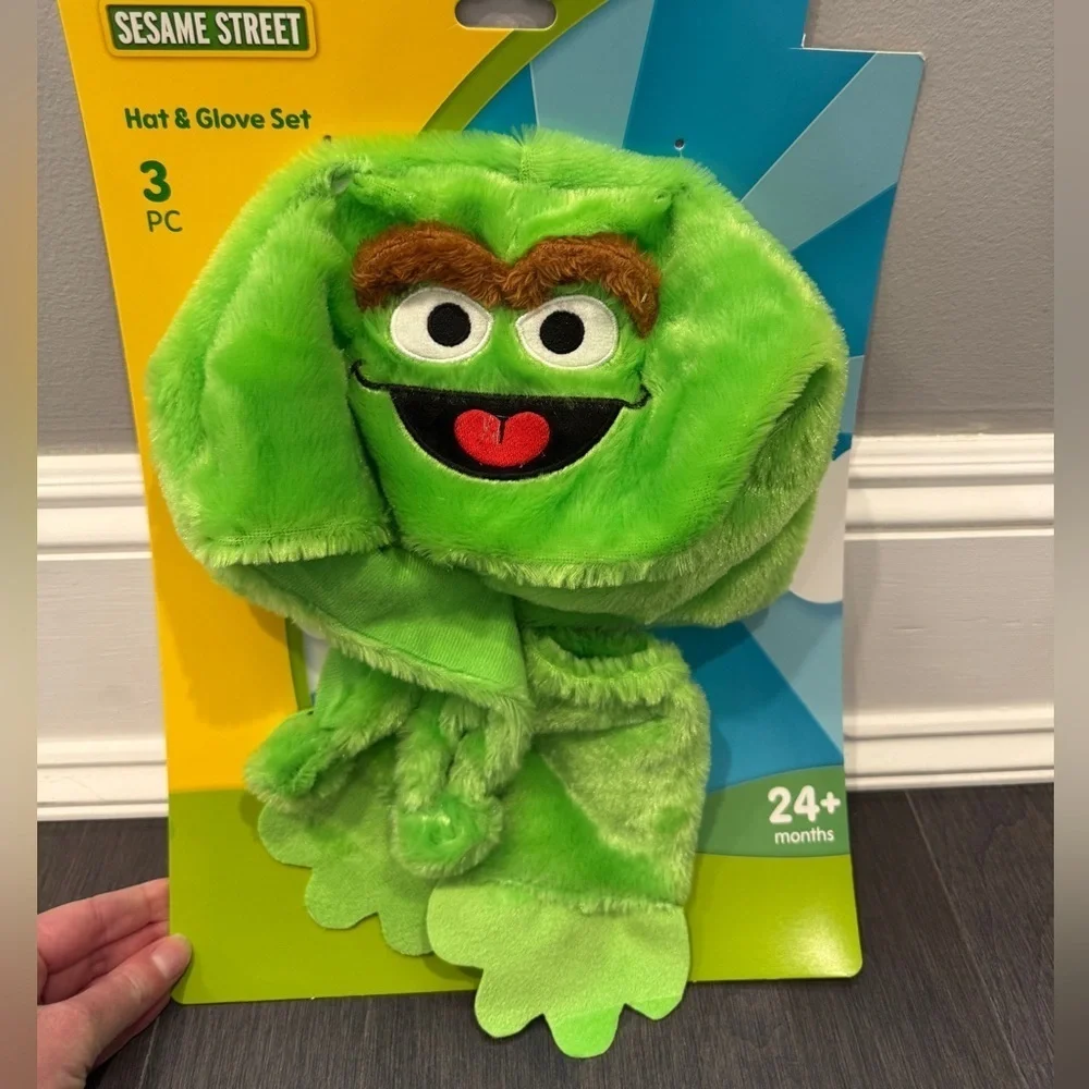 NWT Sesame Street Oscar the Grouch Green Furry Hat & Glove Set for 24M+ Boy Girl